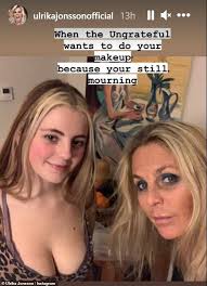 I'd rather have a smear test and give birth. Ulrika Jonssons Tochter Martha Hat Sie Neu Gestaltet Um Sie Nach Dem Tod Des Hundes Aufzuheitern Aktuelle Boulevard Nachrichten Und Fotogalerien Zu Stars Sternchen