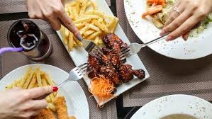 Tips yang pertama untuk memperoleh berat badan ideal adalah dengan menjaga pola makan. Tips Menjaga Berat Badan Agar Ideal Selama Puasa Ramadhan