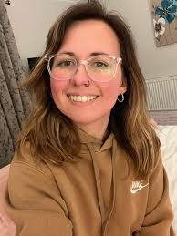 Hello! My name's Carly. I have over 10 years of experience in the  restaurant industry as a whole and over 7 years as a section waitress.  While I'm very experienced in restaurants