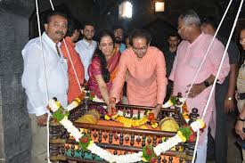 Those in the know whispered that uddhav was clipping rane's wings because of the latter's friendship with the thackeray cousin raj. Cm Uddhav Visits Family Deity Shivaji S Birth Place Deccan Herald