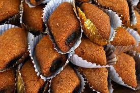 Gli ingredienti vengono inglobati nell'impasto. Ricetta Dei Biscotti Ripieni Di Fichi Secchi E Noci Morbidi