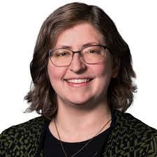 Lindsay Batten's Instagram, Twitter & Facebook