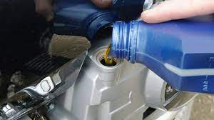 Ya, oli mesin memiliki tanggal kedaluwarsa dan disarankan untuk memeriksa saat membeli oli. Dampak Menggunakan Oli Mobil Pada Sepeda Motor Otomotif Liputan6 Com