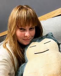 Hi, I'm Stella I'm 19 and I'm from Austria. I have 5 months left in my  first year. I am currently in Bellevue Washington and would love to stay in  the area