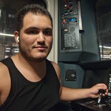 So I'm looking for a Good job to help me build my resume in the office  field I have little experience but am I fast learner. I'm also just looking  for any