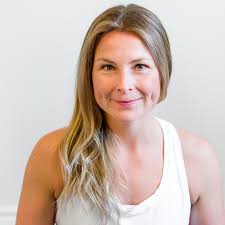 Lea Sutherland's Instagram, Twitter & Facebook