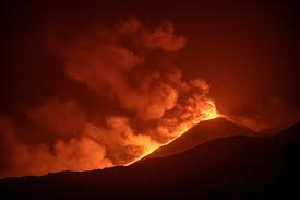 New eruption of the etna volcano in sicily. Be4t Sfiz Kxbm