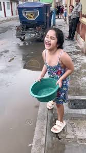 Victoria jugó por primera vez carnavales… y sí que la pasó bien ❤️, .,  #carnaval