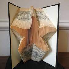 Karin roth, eine künstlerin aus rodgau, zeigt, was alles aus alten büchern möglich ist. Entdecken Sie Die Kunst Zum Bucher Falten In Unseren 85 Bildern Und Videoanleitungen Archzine