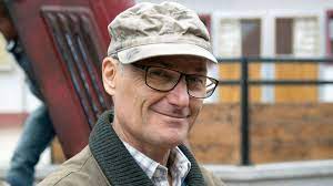 P eter was born in sydney in 1952 where he has lived for most of his life. Tk1s73gngifqim