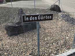 Das ist ein naturmaterial, das sehr schön aussieht und sehr leicht zu pflegen ist. Kies Schotter Steine Und Felsen Im Garten Garten Ch