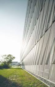 Atmungsaktiv Parkgarage Und Kita Von Agps In Herzogenaurach Architektur Parkgarage Parkhaus