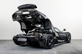 Koenigsegg Sportauto In Schwarz Mit Flugelturen Ruckseite Schweizer Handler Carage Motorhaube Neue Autos Kohlefaser Koenigsegg