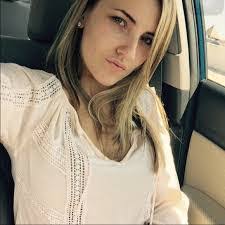 Amanda Wolken's Instagram, Twitter & Facebook