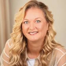 Maggie Sheets's Instagram, Twitter & Facebook