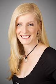 Sandi Wallace's Instagram, Twitter & Facebook