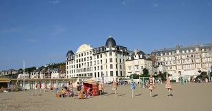 Appartement De Standing Avec Terrasse Sur La Plage De Trouville Face Deauville Iziva Com Trouville Trouville Sur Mer Deauville
