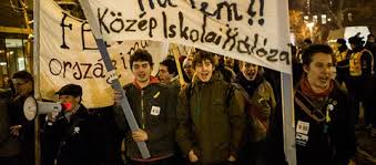 Megmutatjuk a tüntetés képeit, majd azt is, hogyan támadtak a. Eduline Hu Kozoktatas Mekkora Tuntetes Lesz Januar 25 En