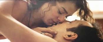 Özge Özpirinçci ve Sarp Apakın Öpüşme Sahneleri Çok Konuşulacak