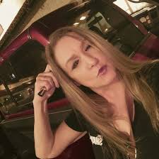 Bailey Zimmerman and his pup Pie know how to start the day off right—with  some snuggles.🐶😍