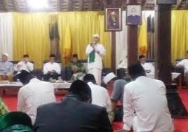 Goncangnya keyakinan terhadap agama yang lama itulah yang menyebabkan penduduk indonesia mudah menerima agama yang baru, yakni agama islam. Nu Bisa Kuat Dan Diterima Masyarat Karena Empat Hal