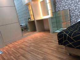 Satu kemasan crossbond dengan produk lain akan mampu digunakan untuk pemasangan lebih banyak area lantai kayu. Jual Lantai Parkit Parket Parquet Laminated Motif Kayu Ac4 Jakarta Barat Lantai Kayu Parket 1910 Tokopedia