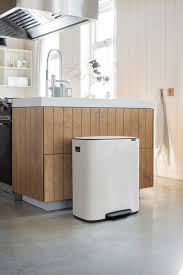 Maybe you would like to learn more about one of these? Bo Pedal Bin Trashcan 60 L Brabantia 211300 Formadore