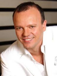Gigi d'alessio nasce a napoli il 24 febbraio 1967. Gigi D Alessio Height Weight Size Body Measurements Biography Wiki Age