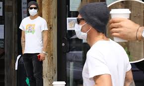 Flowerdrop, psykodid and 1 other like this. Brian Austin Green Ditches Wedding Ring In Malibu After Sparking Rumors Of Separation With Megan Fox Daily Mail Online