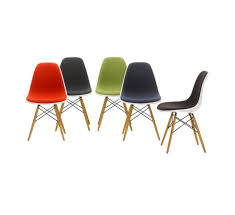 Au prix de $1.200 (sans decoration) iii. Vitra Eames Plastic Chair Dsw Chaise Rembourree Mohd Shop
