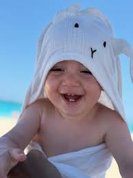 Copiii sunt mâinile cu care ne prindem de rai.🙏🏻🥹🤍 #Amelia #Patrick Vă  iubesccc!! 👧🏻👶🏽🩷🩵