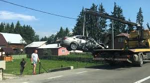 Au intervenit pompierii militari, cu o autospecială pentru descarcerare și o ambulanță smurd, cu sprijinul a două echipaje saj. Accident Cu Doi RÄƒniÈ›i La Poiana Stampei Din Cauza Vitezei È™i Oboselii Suceavalive
