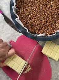 Nonostante sia semplicissima da fare, ho deciso di postarla lo stesso sul blog poiché sono molto legata a questa torta affettivamente. Torta Di Mars Ricetta Velocissima Per Tornare Bambini