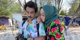 Stream steven & coconut treez, a playlist by muhammad putera ferryandi from desktop or your mobile device. Rina Gunawan Meninggal Dunia Teddy Syach Sebut Sudah Kecapekan Kerja Dan Sempat Positif Covid 19 Kapanlagi Com