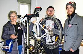 Stuttgart Feuerbach Neue Fahrradwerkstatt Der Caritas Eroffnet Feuerbach Stuttgarter Zeitung