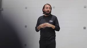 Várias pessoas negras relatando q tiveram q limitar os comentários nos posts a favor do joão no. Namshi Appoints Former Amazon Exec Felipe Garcia As Ceo