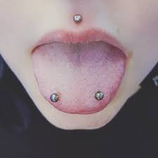 Venom is a double tongue piercing, with two symmetrical holes on the right and on the left side of the tongue. Venom Piercing Und Medusa Venoms Venom Zungenpiercing Flickr
