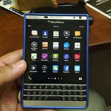 Beli case blackberry passport online berkualitas dengan harga murah terbaru 2020 di tokopedia! Blackberry Passport Silver Edition Screen Housing Defect Blackberry Forums At Crackberry Com