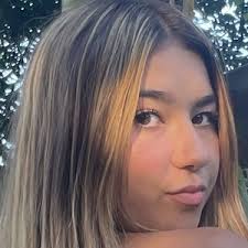 Mia Paris's Instagram, Twitter & Facebook