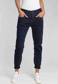 Es wird abgeschnitten, hochgezogen und gekrempelt. Boyfriend Jeans Fur Damen Lassiges Must Have 2021 Otto
