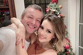 Lucas lima, que apenas ouviu as reclamações dos torcedores, é reserva com o técnico abel ferreira e não vem tendo grande sequência de jogos. Lucas Lima Celebra Um Ano De Transplante Capilar Ganha Elogio De Sandy
