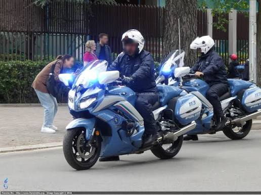 Yamaha FJR 1300 Polizia di Stato Polizia Stradale Allestimento Elevox  POLIZIA G3103 In Scorta al Giro D'Italia 2025 Moto 16 Foto di Daniele Tota # Polizia #PoliziaDiStato #Police #Polizei #Policia #Politi #Centauro # PoliziaStradale #