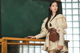 She debuted in cable channel tvn's sitcom potato star 2013qr3. Minju Kim On Seo Yeji S Looks For Iotnbo K Drama Hypebae