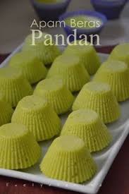 Bila adunan naik, hasilnya apam beras akan sangat gebu. I Pose Desserts Apam Beras Pandan Asian Desserts Chinese Dessert Recipe Nyonya Food