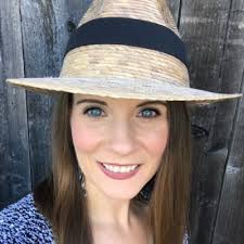 Me trying to understand the LinkedIn algorithm when it keeps showing me the  same 10 posts I've already liked several times throughout the day.