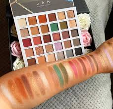 Hello,here are my swatches of bperfect cosmetics jah clientele palette.hope this will be helpful ;)i swatched on nyx glitter primer as a base. Bperfect Cosmetics On Twitter Black Friday Just Got Bigger We Ve Added Even Better Discounts To Your Fav Palettes Carnival Xl Pro Now 29 40 Clientele Palette Now 24 49 Lmd Remastered Palette
