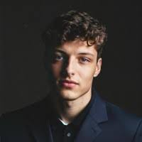 100+ perfiles de «Leon»