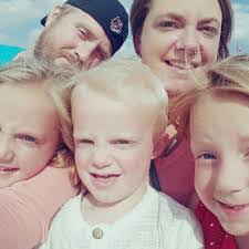 Leslie Pickrell's Instagram, Twitter & Facebook