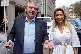 En wikidata la primera dama fue etiquetada como fabiola yáñez, fiambrola, y su descripción en inglés la señaló como periodista argentina y actriz chiruza. Ella Es Fabiola Yanez La Nueva Primera Dama De Argentina