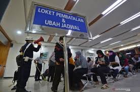 Jun 23, 2021 · satu rahasia lagi yang diungkapkan janessa adalah, jangan pernah berjalan di atas karpet hotel tanpa memakai alas kaki karena karpet hotel jarang dibersihkan dengan menyeluruh dan itu sangat menjijikkan. Daftar Aturan Baru Dalam Kereta Api Jarak Jauh Dan Dekat Mohon Penumpang Lebih Patuh Jpnn Com